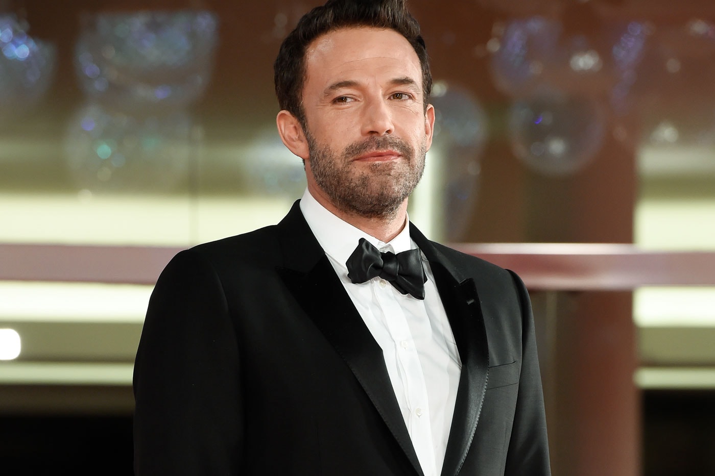Ben Affleck Shares Why He Turned Down Directing and Starring in 'The Batman' DCEU the flash robert pattinson bruce waybe dc comics dc extended universe dark knight