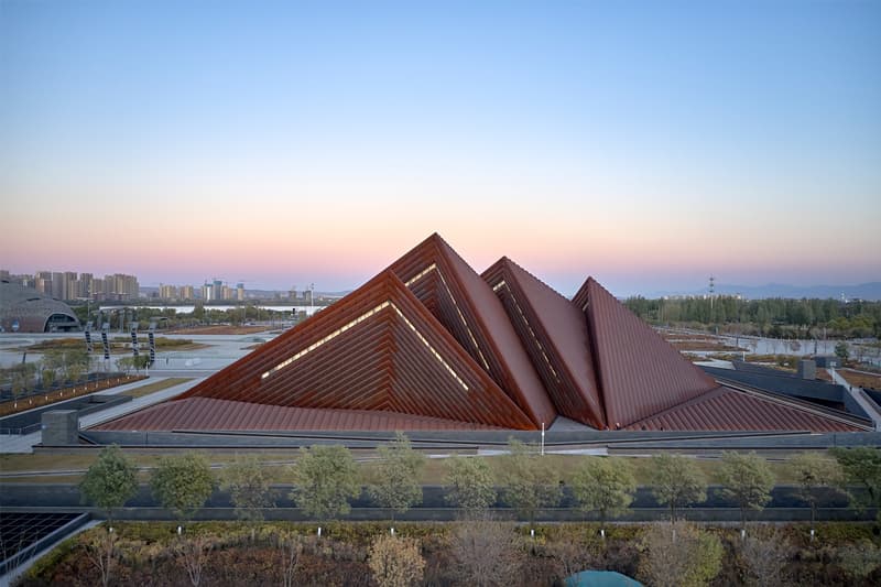 Datong Art Museum Arrives Under Four Interconnected Pyramids luke fox skylight corroded earth toned steel northwest grand gallery images news