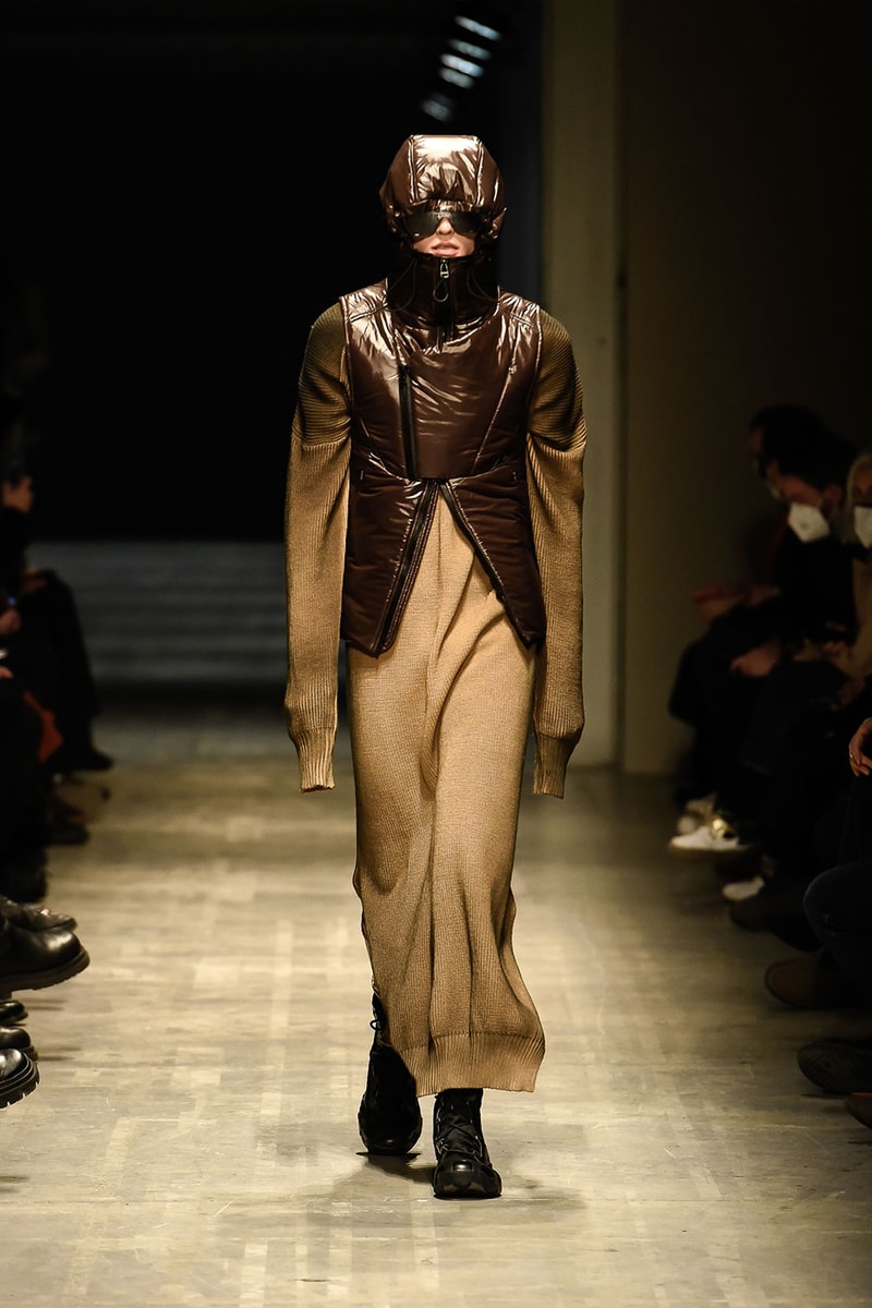 GALL FW22 Is Where Tailoring Meets Volume milan fashion week runway models justin gall murk earthy tones geometric pattern volume high fashion technical effortless