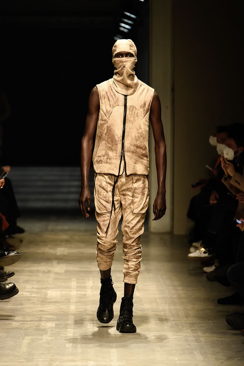 GALL FW22 Is Where Tailoring Meets Volume milan fashion week runway models justin gall murk earthy tones geometric pattern volume high fashion technical effortless