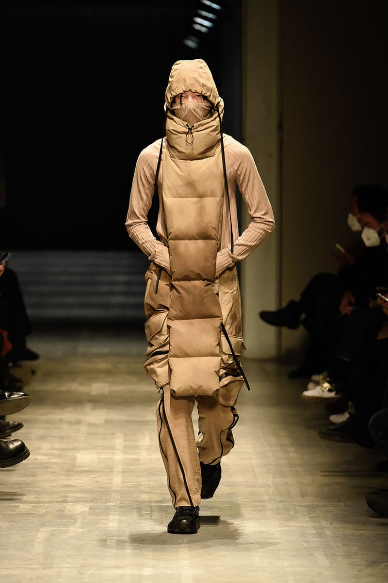 GALL FW22 Is Where Tailoring Meets Volume milan fashion week runway models justin gall murk earthy tones geometric pattern volume high fashion technical effortless