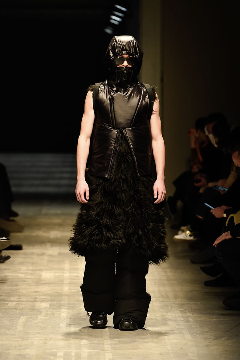 GALL FW22 Is Where Tailoring Meets Volume milan fashion week runway models justin gall murk earthy tones geometric pattern volume high fashion technical effortless