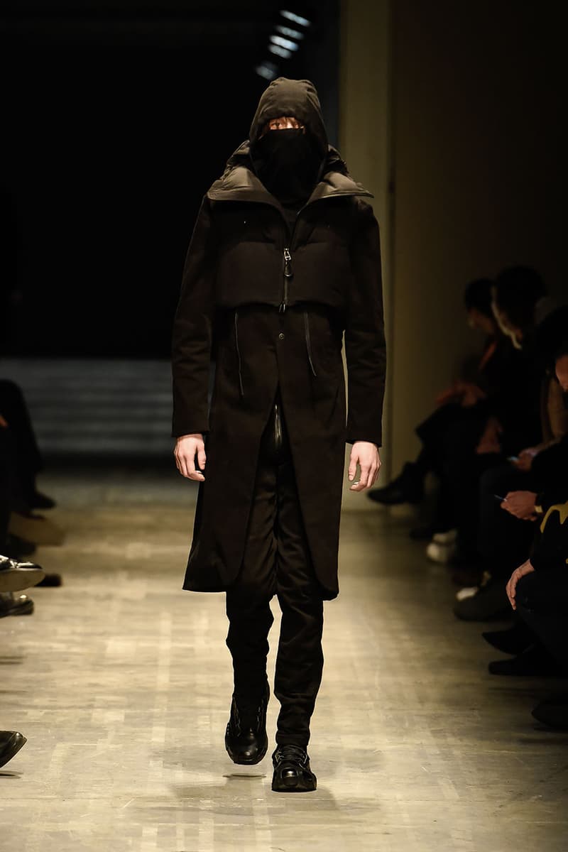 GALL FW22 Is Where Tailoring Meets Volume milan fashion week runway models justin gall murk earthy tones geometric pattern volume high fashion technical effortless