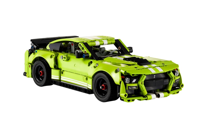 LEGO Technic Presents Mustang Shelby GT500 |