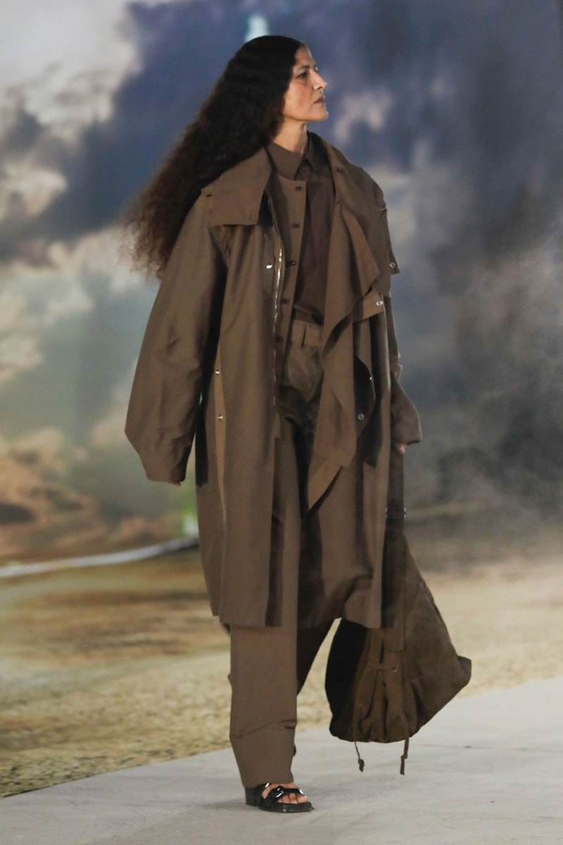 Lemaire Fall/Winter 2022 Paris Fashion Week Collection FW22 Presents a Sophisticated Take On Functional Apparel Christophe Lemaire and Sarah-Linh Tran