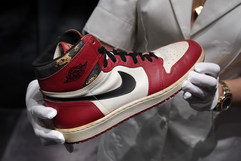 Michael Jordan Chicago Bulls Game Worn Air Jordan I Broken Foot Game Sold $422,130 USD Lelands Auction jumpman