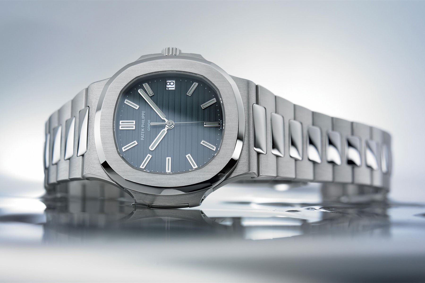 Patek Philippe 5711 nautilus officially removed from website news watches discontinued swiss 5712 5726