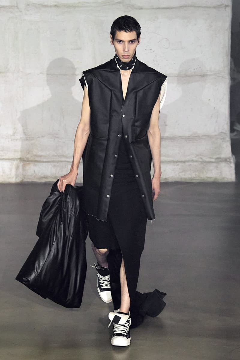 Rick Owens "STROBE" Fall 2022 Menswear Paris Fashion Week Palais de Tokyo Runway Collection Mens Review Lightbulb Hats Dan Flavin Kiss Boots