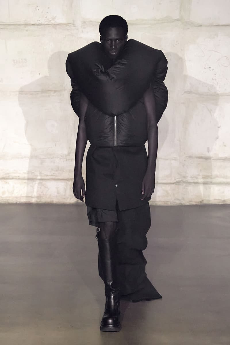 Rick Owens "STROBE" Fall 2022 Menswear Paris Fashion Week Palais de Tokyo Runway Collection Mens Review Lightbulb Hats Dan Flavin Kiss Boots