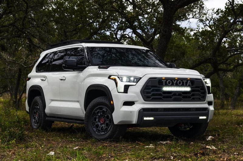 toyota 2023 sequoia full size suv twin turbo hybrid v6 engine powertrain off road four wheel drive 4wd 
