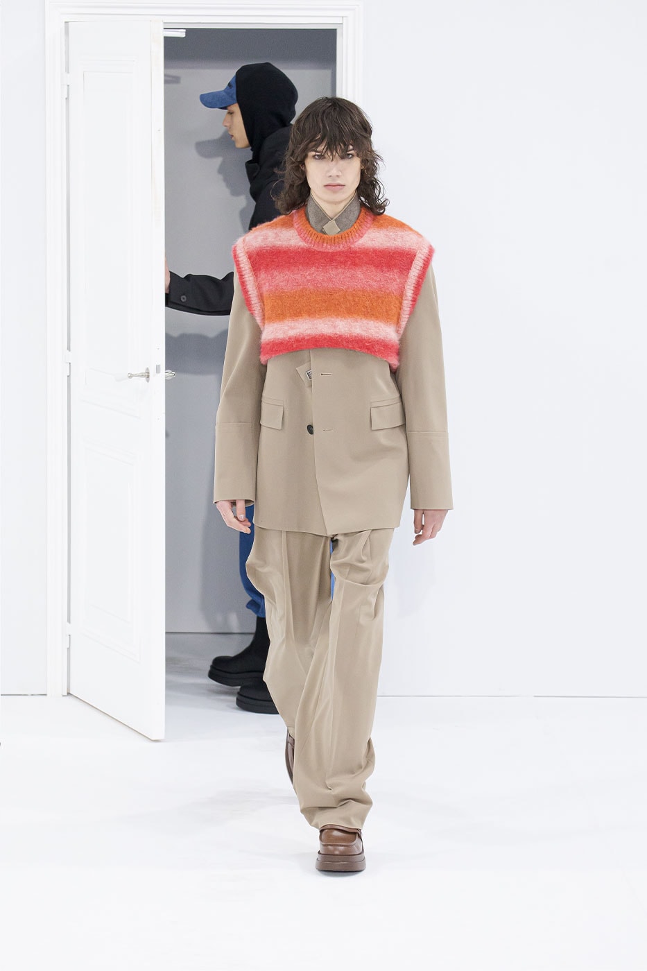 WOOYOUNGMI FW22 Finds the Sweet Spot for Comfortable Layering and Soft Tailoring fall/winter 2022 Paris Fashion Week Runway Collection