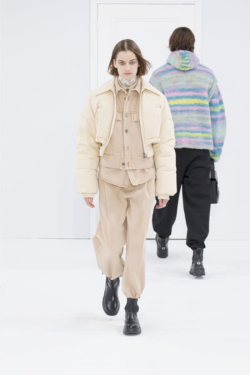 WOOYOUNGMI FW22 Finds the Sweet Spot for Comfortable Layering and Soft Tailoring fall/winter 2022 Paris Fashion Week Runway Collection