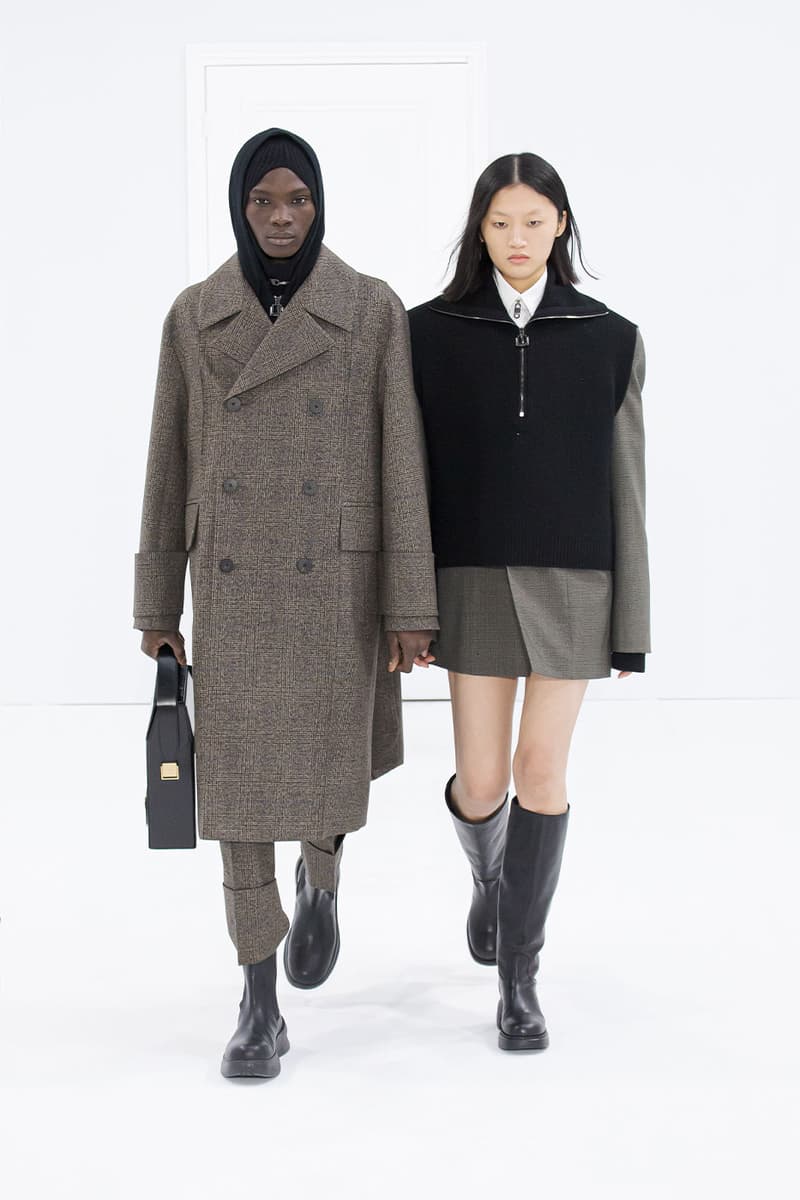 WOOYOUNGMI FW22 Finds the Sweet Spot for Comfortable Layering and Soft Tailoring fall/winter 2022 Paris Fashion Week Runway Collection