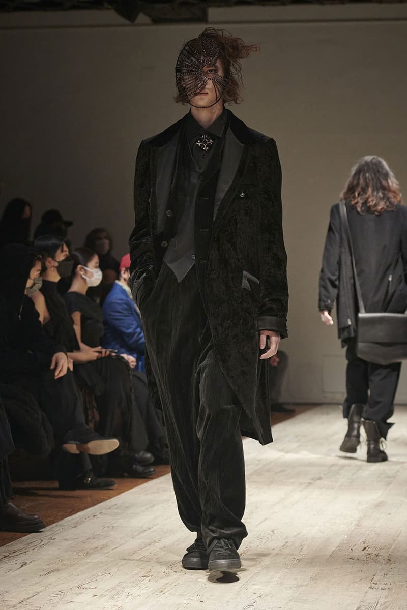 Yohji Yamamoto FW22 Introduces Gothic Fantasy for the Dickensian Bloke paris fashion week fall winter 2022 tokyo