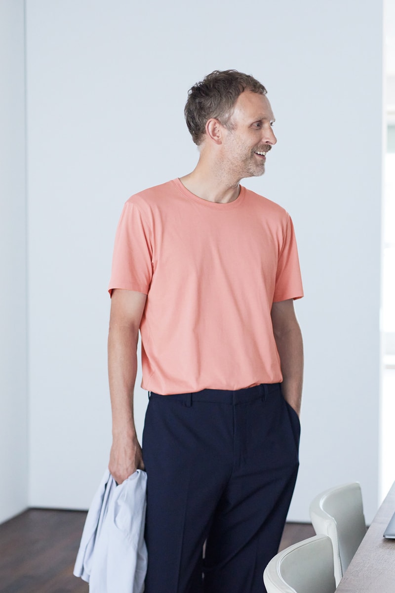 UNIQLO Releases Core Tee Lineup Wardrobe Staples Minimalist T-Shirts Crew Necks Sportswear Moisture-Wicking Silhouettes Quick-Dry Fundamental Pieces Spring Summer 2022 Collection 