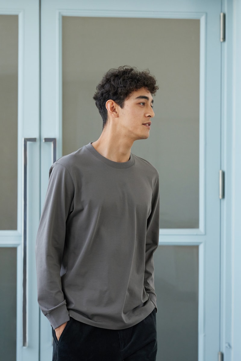 UNIQLO Releases Core Tee Lineup Wardrobe Staples Minimalist T-Shirts Crew Necks Sportswear Moisture-Wicking Silhouettes Quick-Dry Fundamental Pieces Spring Summer 2022 Collection 