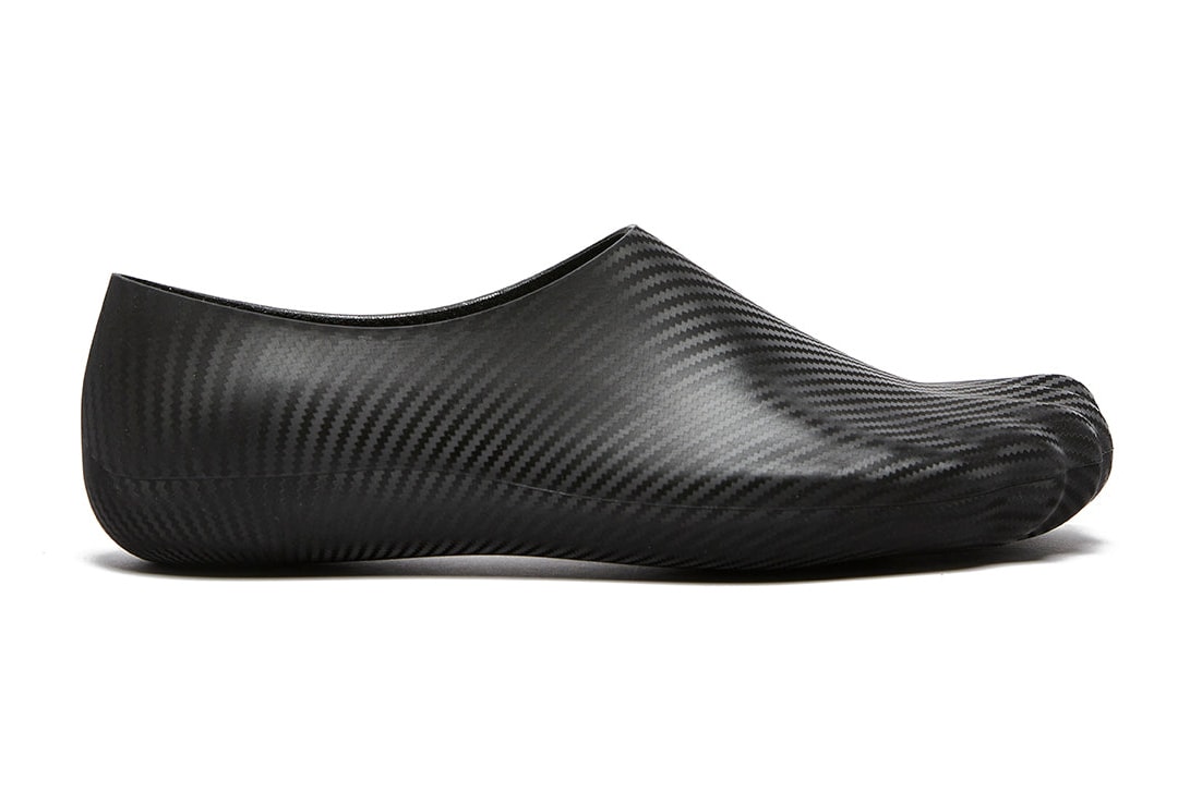 Balenciaga Ultra Flat Mules Carbon Fiber Demna Gvasalia Spring/Summer 2022 GIULIO Fashion Menswear Futuristic Footwear Shoes