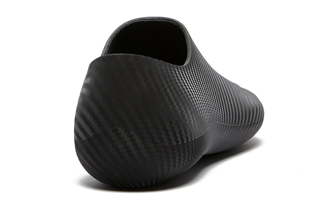 Balenciaga Ultra Flat Mules Carbon Fiber Demna Gvasalia Spring/Summer 2022 GIULIO Fashion Menswear Futuristic Footwear Shoes