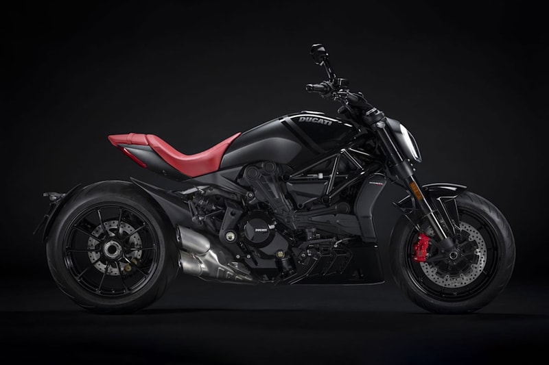 Poltrona Frau and Ducati ferrari lancia volkswagen phaeton alfa romeo 8c Craft Limited-Edition Diavel Nera Motorcycle