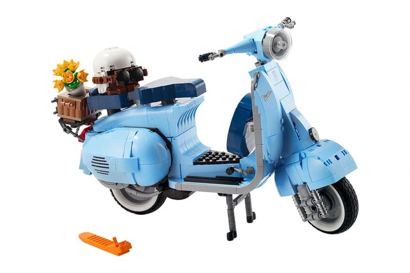 LEGO 1960 Vespa 125 adults 75th anniversary blue build 2 seats removable engine cover engine kickstand steering Italian license plate spare wheel helmet 10298 la dolce vita gift release info