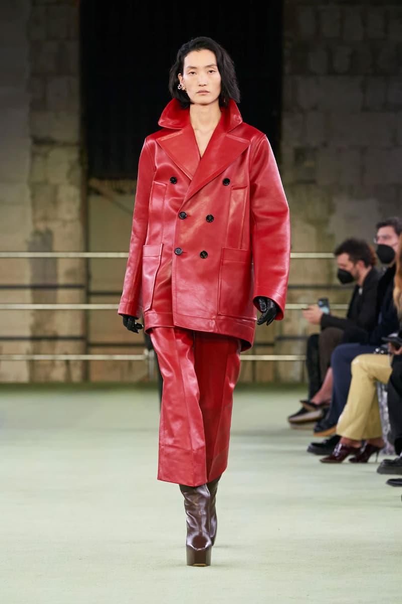 Matthieu Blazy Inaugural Bottega Veneta Collection at Milan Fashion Week FW22 runway fall winter 2022 daniel lee simplicity spectacle 