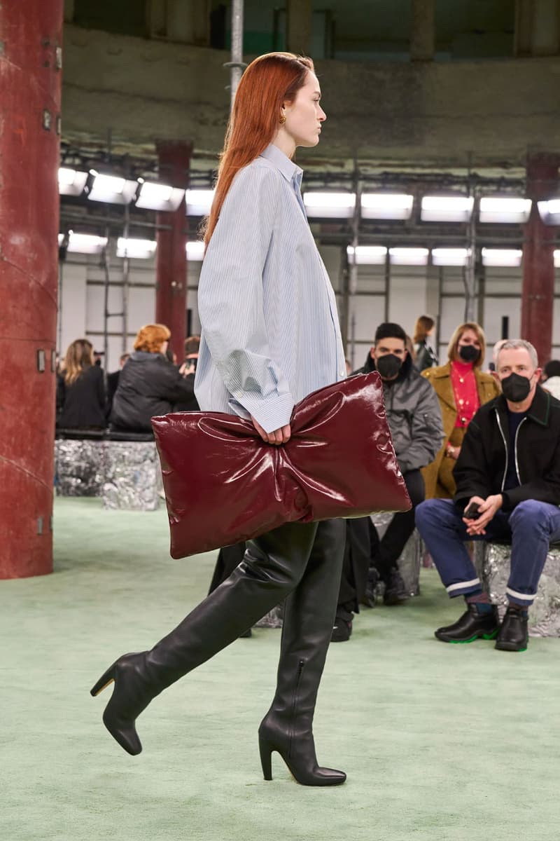 Matthieu Blazy Inaugural Bottega Veneta Collection at Milan Fashion Week FW22 runway fall winter 2022 daniel lee simplicity spectacle 