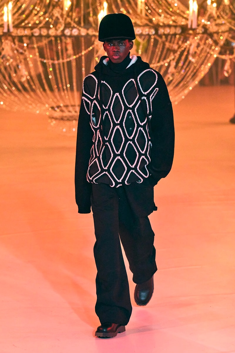 Off-White™ Fall 2022 Ready-to-Wear Collection Runway Spaceship Earth: an "Imaginary Experience" Virgil Abloh POST ARCHIVE FACTION MIDNIGHT STUDIOS