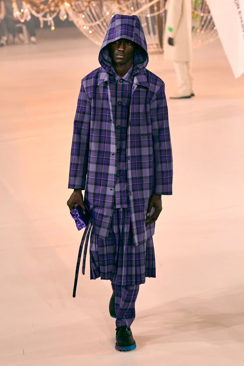 Off-White™ Fall 2022 Ready-to-Wear Collection Runway Spaceship Earth: an "Imaginary Experience" Virgil Abloh POST ARCHIVE FACTION MIDNIGHT STUDIOS