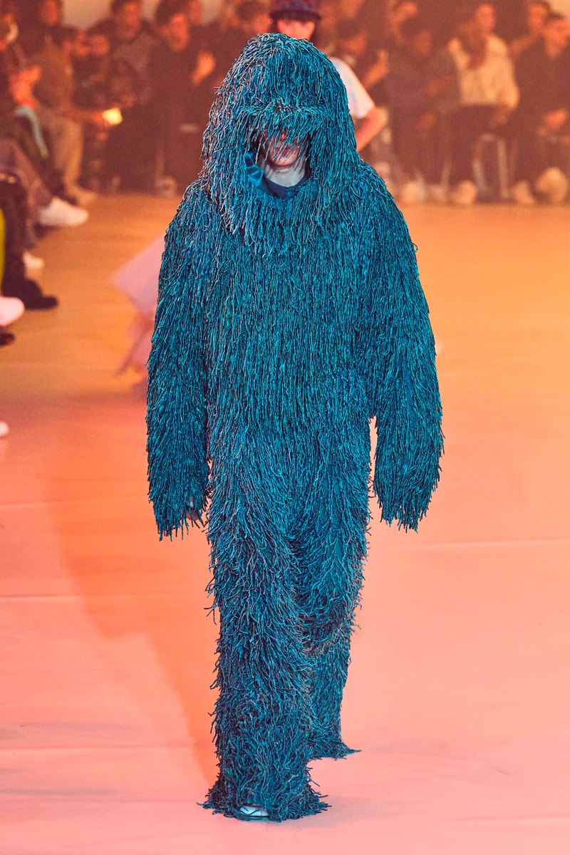 Off-White™ Fall 2022 Ready-to-Wear Collection Runway Spaceship Earth: an "Imaginary Experience" Virgil Abloh POST ARCHIVE FACTION MIDNIGHT STUDIOS