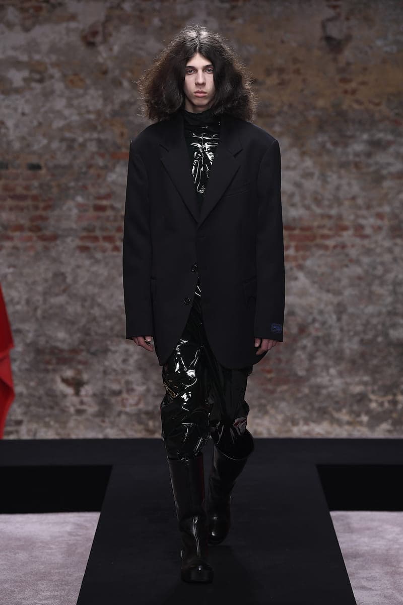 Raf Simons Fall/Winter 2022 Runway Show FW22 Collection Co-Ed Mens Womens Berghain Leather Vinyl Rubber Boots Accessories First Look