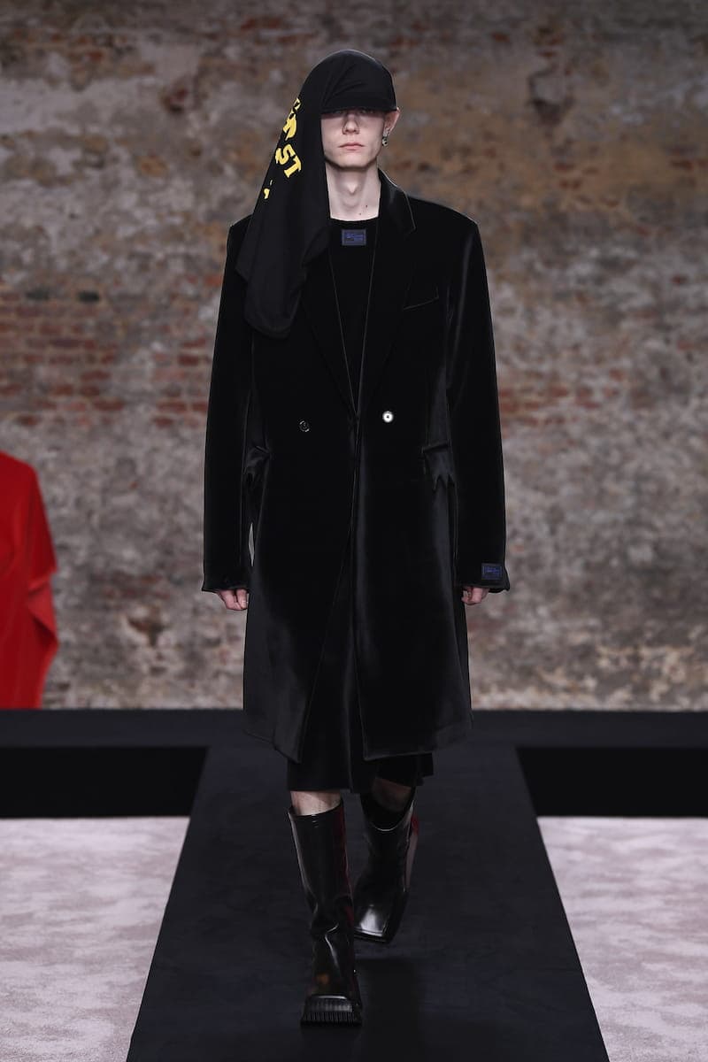 Raf Simons Fall/Winter 2022 Runway Show FW22 Collection Co-Ed Mens Womens Berghain Leather Vinyl Rubber Boots Accessories First Look