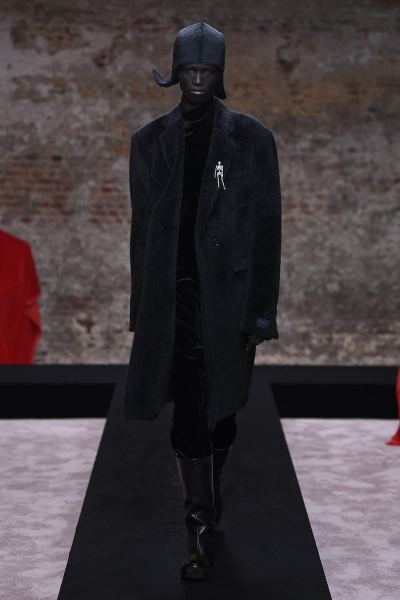 Raf Simons Fall/Winter 2022 Runway Show FW22 Collection Co-Ed Mens Womens Berghain Leather Vinyl Rubber Boots Accessories First Look