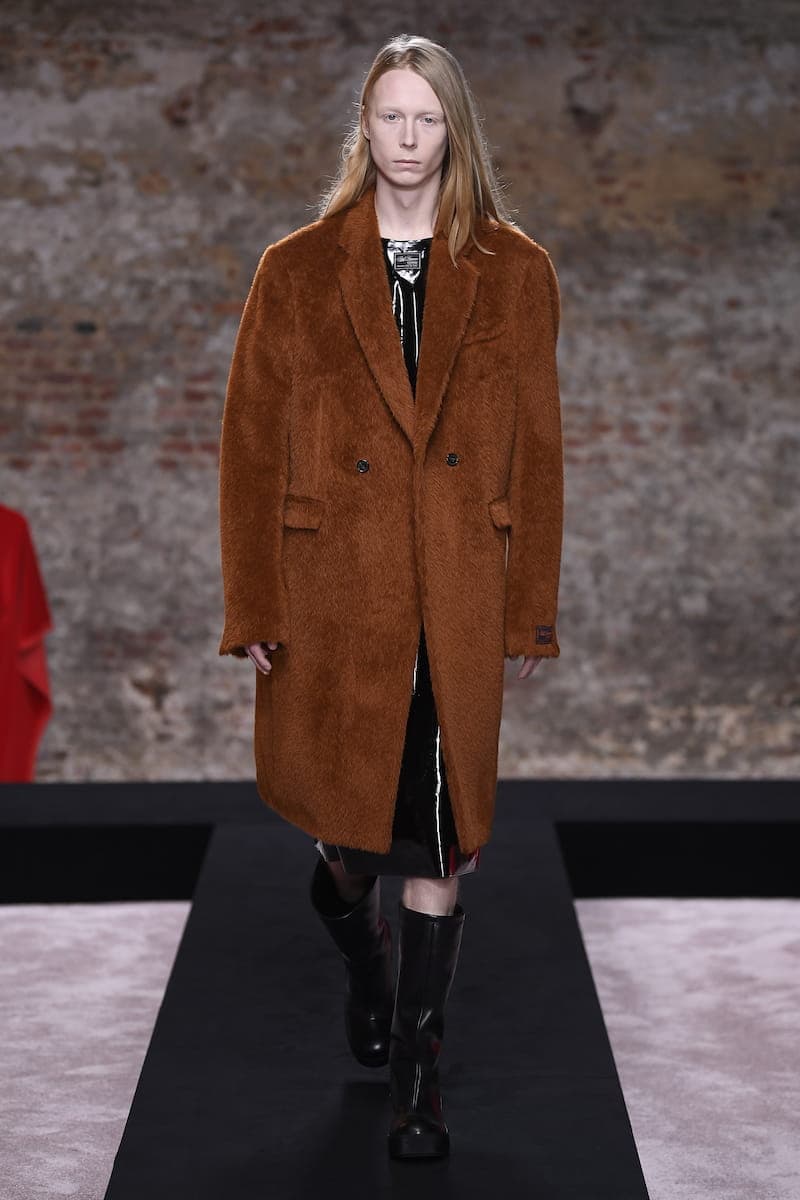 Raf Simons Fall/Winter 2022 Runway Show FW22 Collection Co-Ed Mens Womens Berghain Leather Vinyl Rubber Boots Accessories First Look