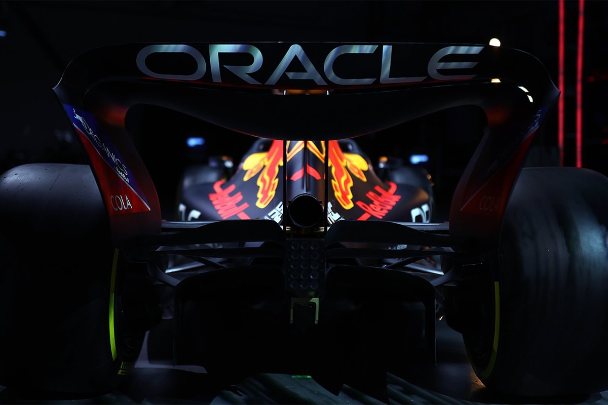 red bull racing oracle 2022 formula 1 season f1 car max verstappen christian horner sergio perez launch unveil 