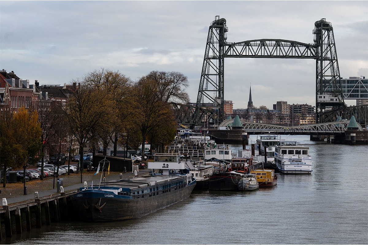 rotterdam netherlands oceano yacht jeff bezos sailing dismantle historic bridge de hef koninghsaven y721