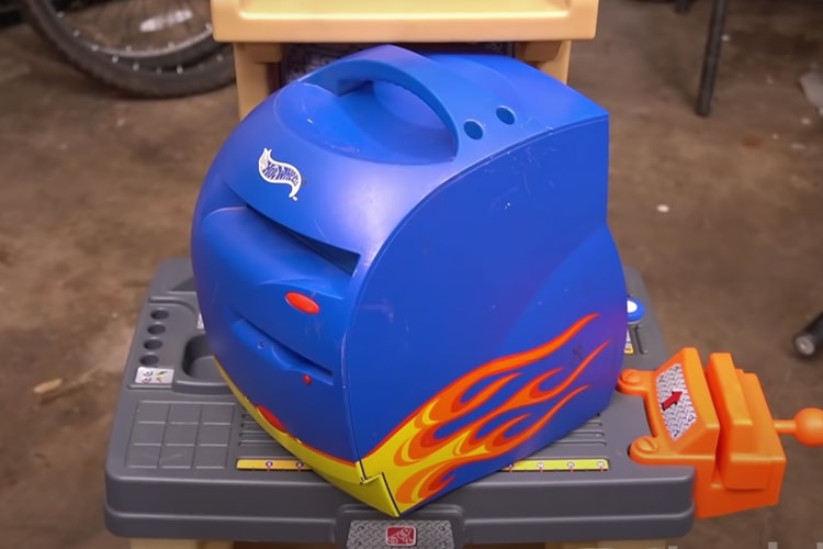 Shank Mods Builds the Ultimate Sleeper Gaming PC With the 1999 Hot Wheels Case