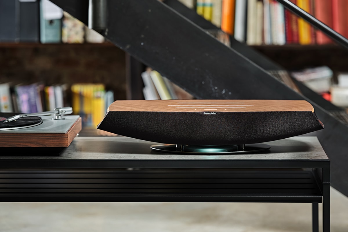 sonus faber home speaker vinyl phono panel stage input wireless bluetooth connectivity chromecast spotify connect turntable