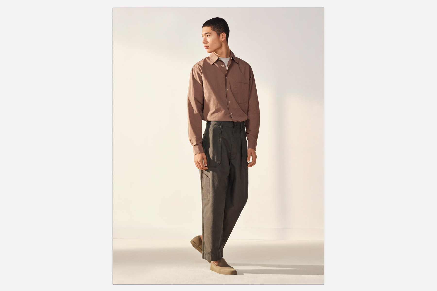 UNIQLO Releases Essentials Lineup Wardrobe Staples Minimalist Neutral T-Shirts Crew Necks Silhouettes Fundamental Cotton Pieces Spring Summer 2022 Collection Shirt Dresses Trench Coat Button-Ups Windbreaker Parisian Style