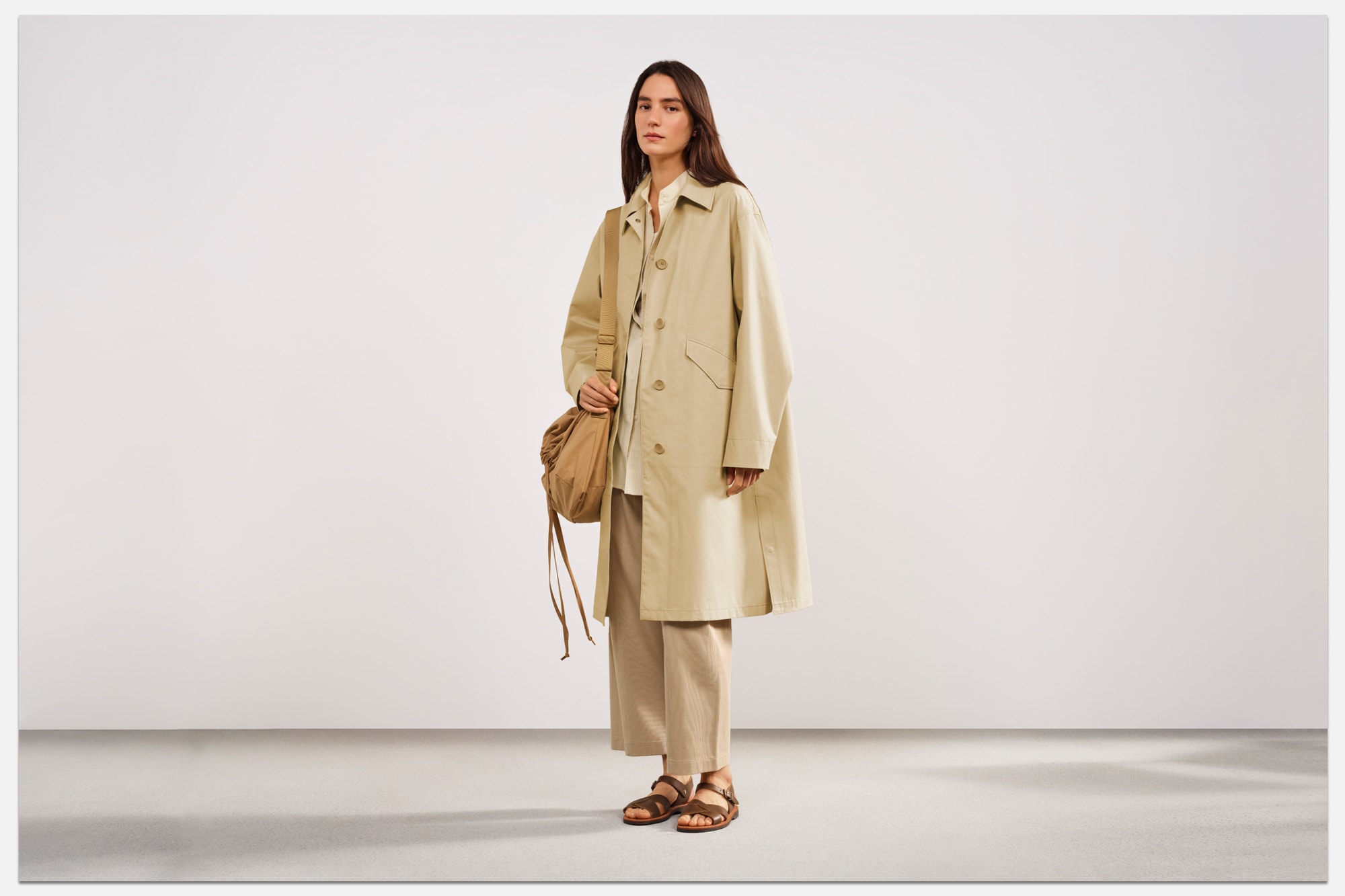 UNIQLO Releases Essentials Lineup Wardrobe Staples Minimalist Neutral T-Shirts Crew Necks Silhouettes Fundamental Cotton Pieces Spring Summer 2022 Collection Shirt Dresses Trench Coat Button-Ups Windbreaker Parisian Style 
