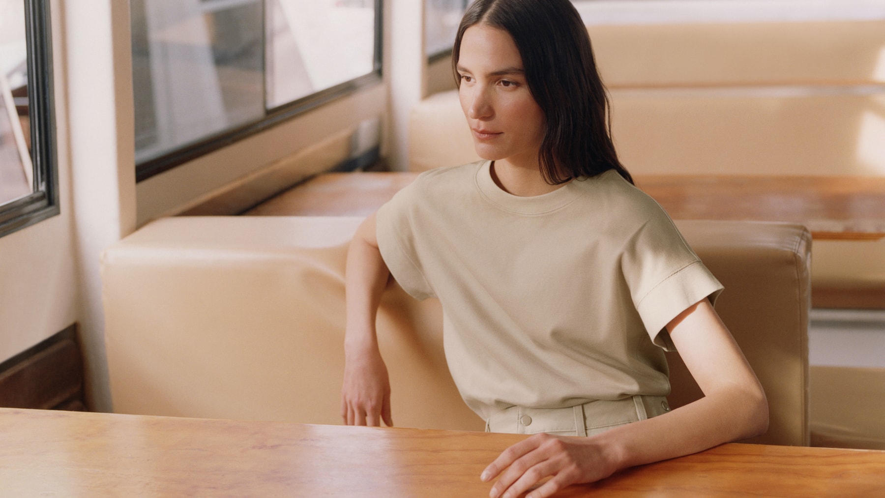 UNIQLO Releases Essentials Lineup Wardrobe Staples Minimalist Neutral T-Shirts Crew Necks Silhouettes Fundamental Cotton Pieces Spring Summer 2022 Collection Shirt Dresses Trench Coat Button-Ups Windbreaker Parisian Style