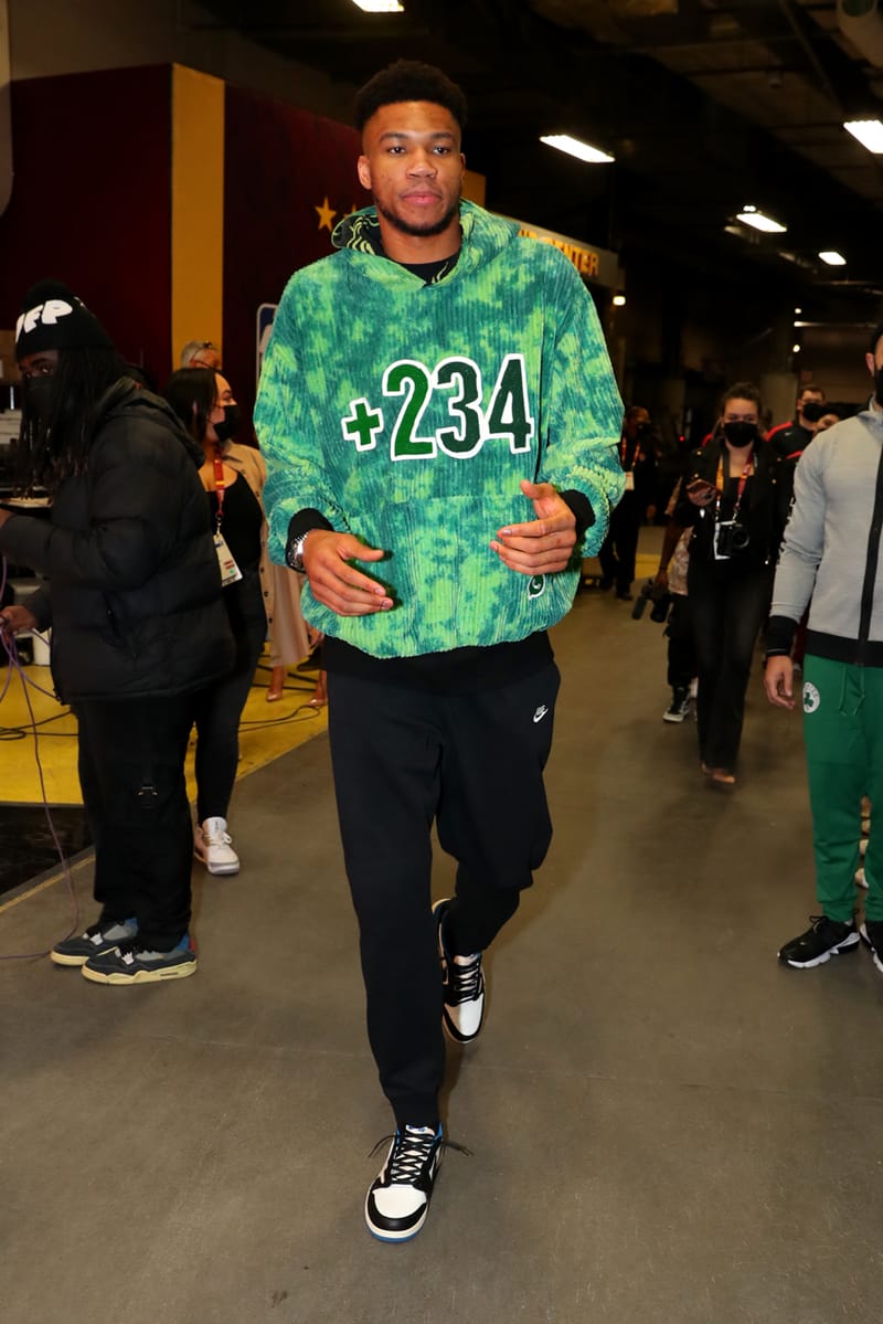 giannis antetokounmpo sweatpants