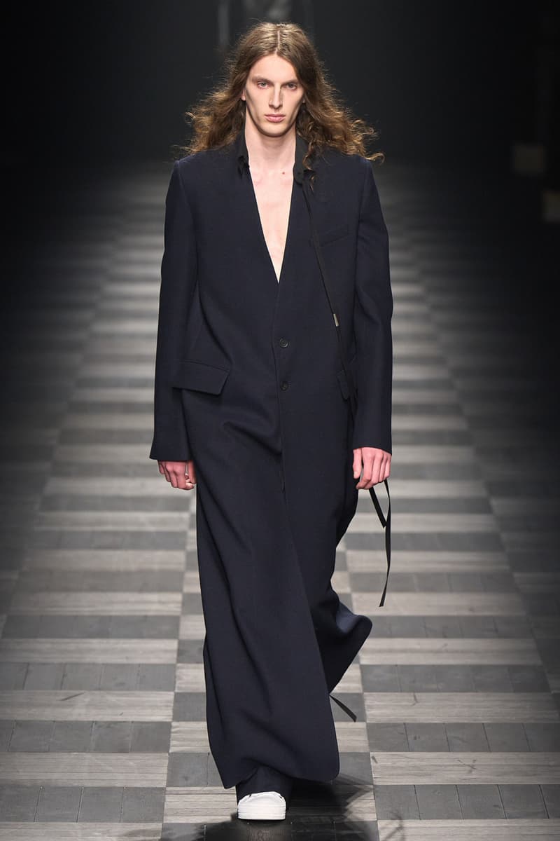 Ann Demeulemeester FW22 Showcases Its Heritage of Elegant Simplicity Fashion