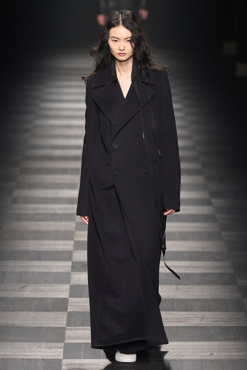 Ann Demeulemeester FW22 Showcases Its Heritage of Elegant Simplicity Fashion