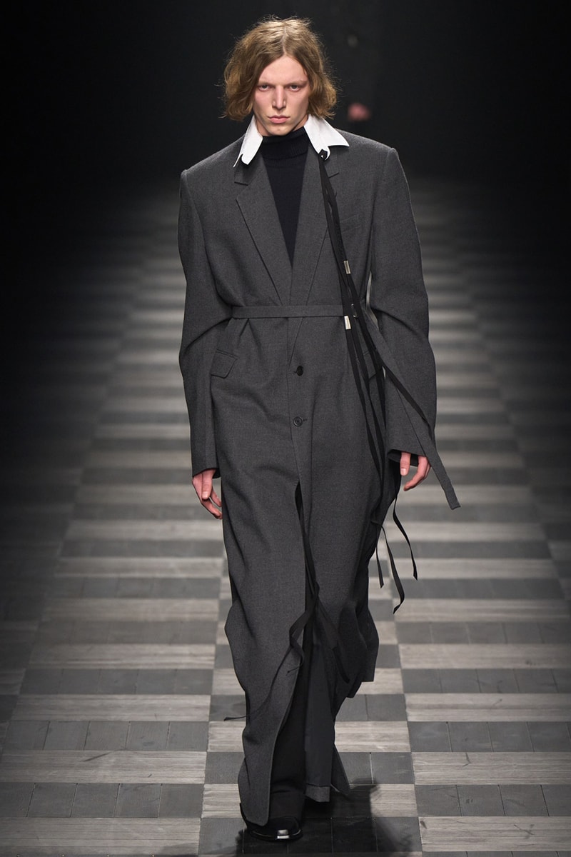 Ann Demeulemeester FW22 Showcases Its Heritage of Elegant Simplicity Fashion