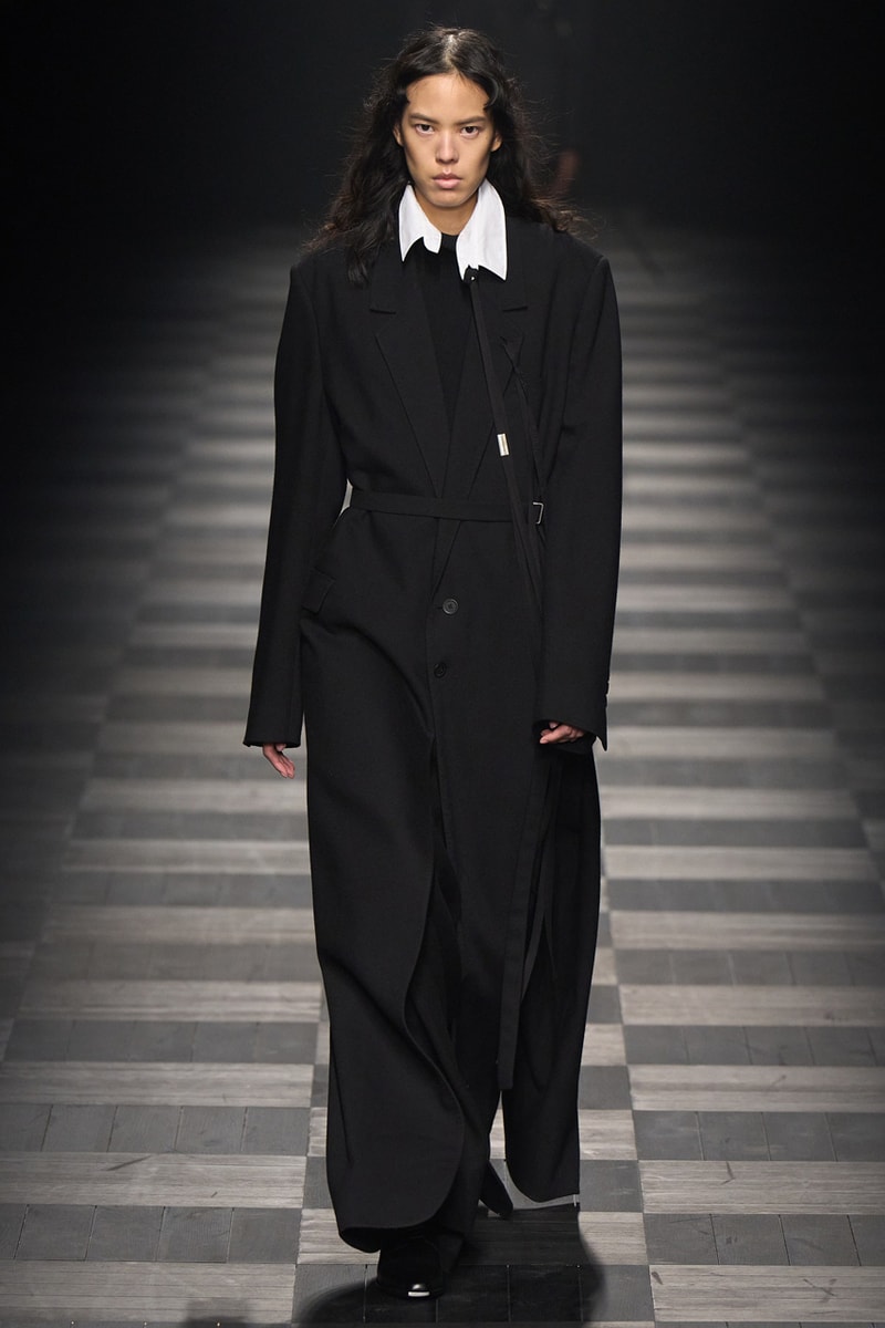 Ann Demeulemeester FW22 Showcases Its Heritage of Elegant Simplicity Fashion