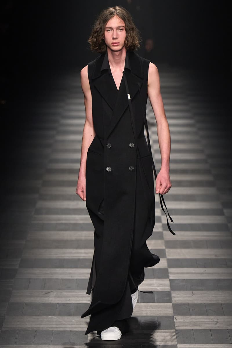 Ann Demeulemeester FW22 Showcases Its Heritage of Elegant Simplicity Fashion