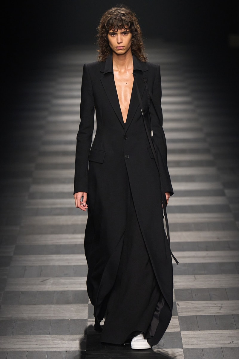 Ann Demeulemeester FW22 Showcases Its Heritage of Elegant Simplicity Fashion