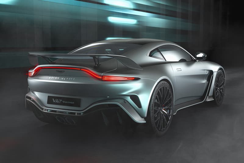 Aston Martin V12 Vantage 2022 Revealed Sold Out 5.2-Liter Twin Turbo 700 PS 753 Nm Torque Speed Performance Power British Supercar