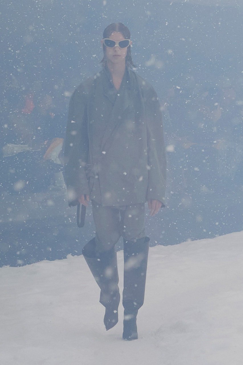 balenciaga winter 22 360 collection runway paris fashion week demna blizzard 