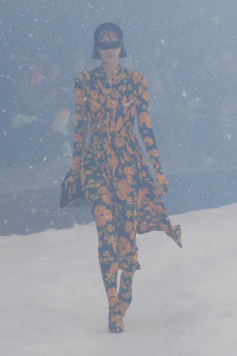 balenciaga winter 22 360 collection runway paris fashion week demna blizzard 